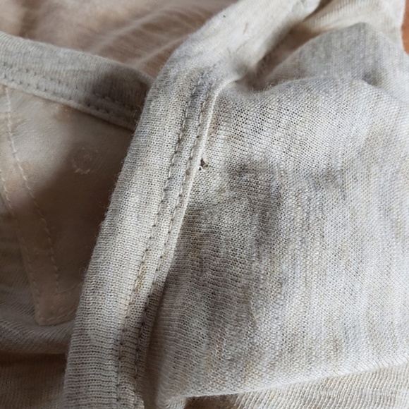 ANTHROPOLOGIE Little Yellow Button Backstory Tee in Oatmeal/Peach M - Picture 8 of 9